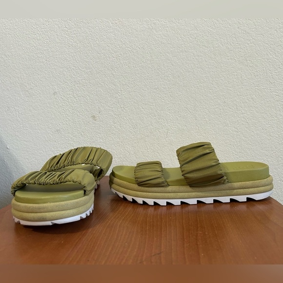 Sorel Women's Roaming Two Strap Slide Sandal Olive Green Ruched Size 7.5 Slip On - Picture 2 of 12